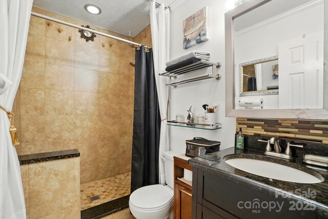 6221 Thermal Rd, Charlotte, NC 28211 - bathroom with tiled shower, vanity, tasteful backsplash, toilet, and crown molding
