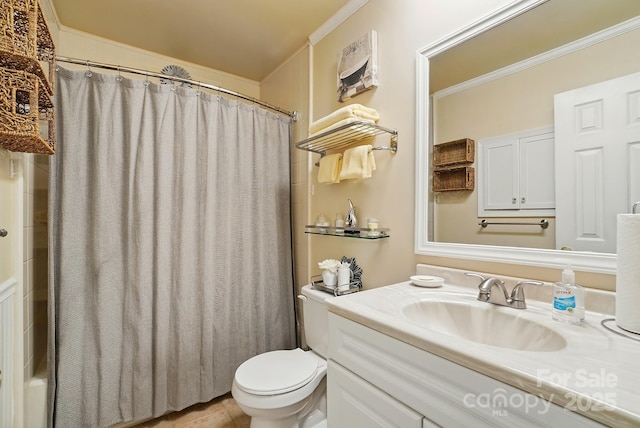 6221 Thermal Rd, Charlotte, NC 28211 - bathroom with vanity, toilet, a shower with curtain, and crown molding