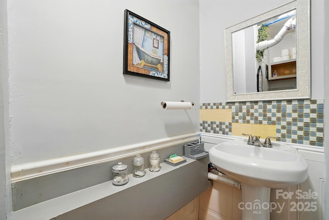6221 Thermal Rd, Charlotte, NC 28211 - bathroom with backsplash