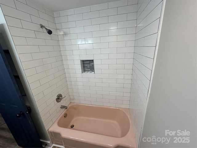 bathroom featuring shower / tub combination