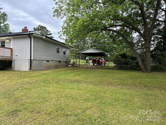 view of grassy yard featuring a detached carport