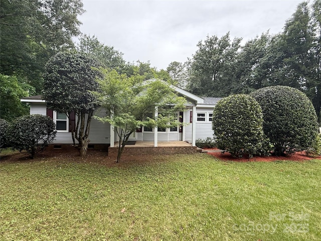 view of front of home featuring a front yard and crawl space
