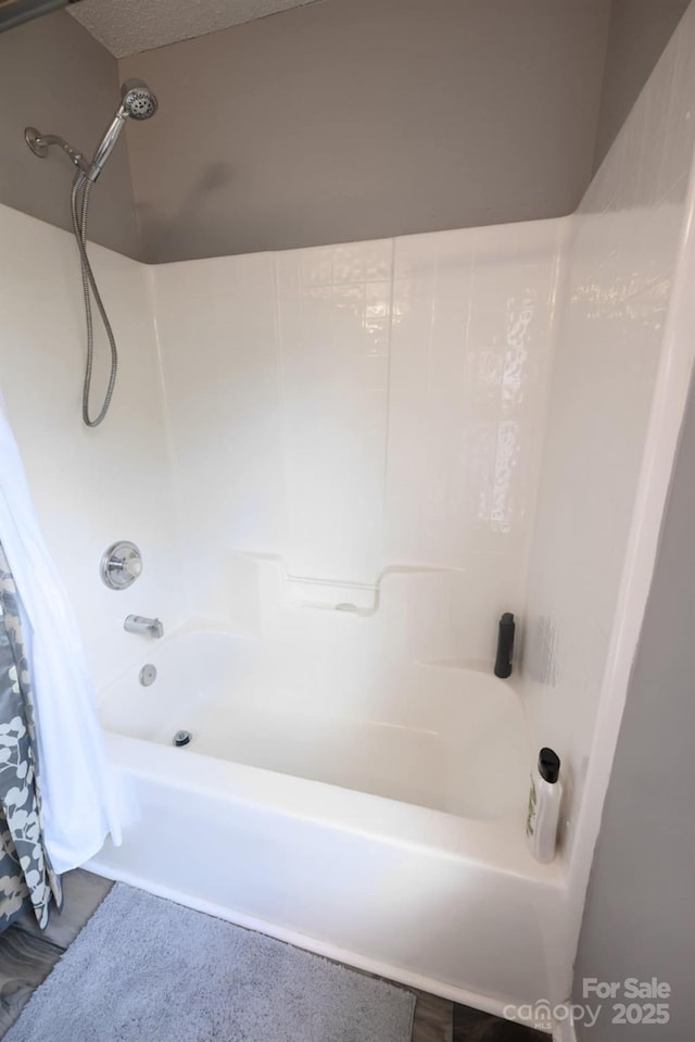 bathroom featuring shower / tub combo