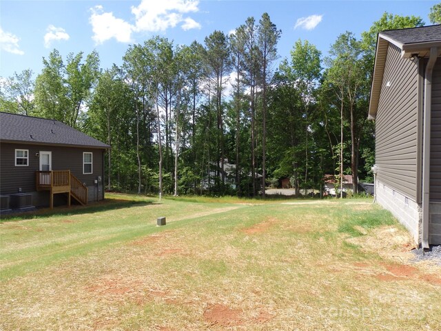 view of green lawn