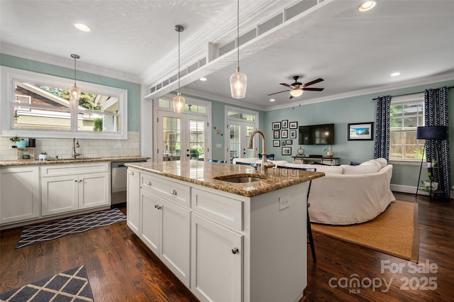 kitchen featuring a sink, stainless steel dishwasher, ornamental molding, decorative light fixtures, and recessed lighting