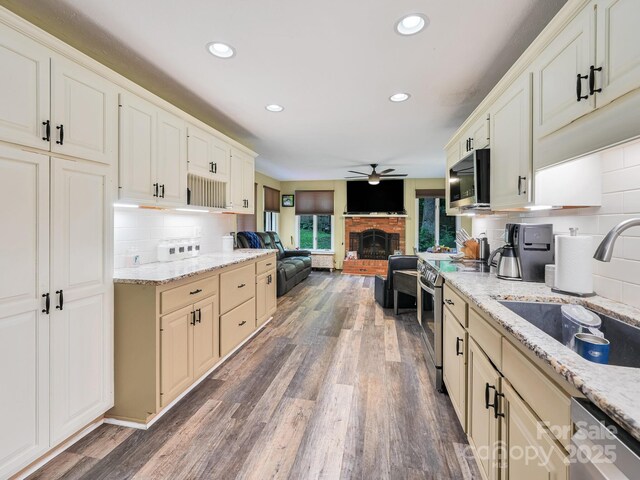 3221 Debbie Dr, Hendersonville, NC 28791 - photo 16