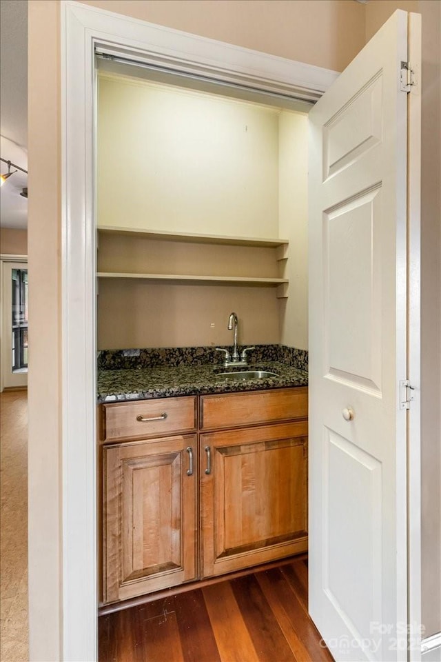 452 Kyfields, Weaverville, NC 28787 - indoor wet bar featuring dark wood-style floors