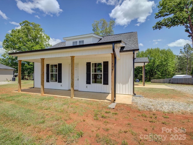 1454 King Rd, York, SC 29745 - modern farmhouse style home featuring covered porch, a shingled roof, and a front lawn