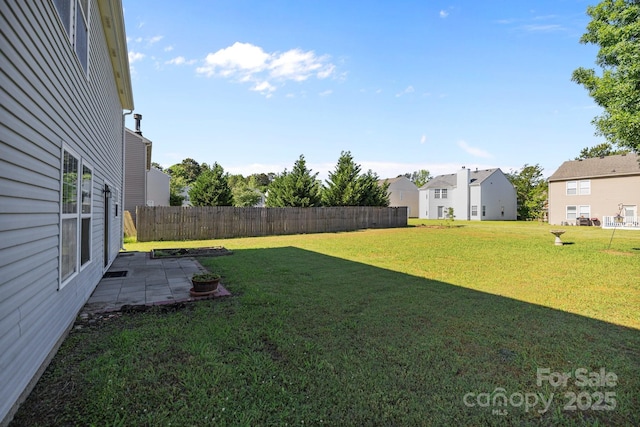 view of yard featuring a patio area and a residential view