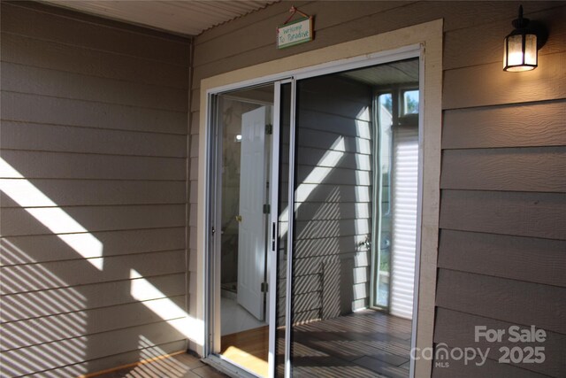 14621 Waterside Dr, Charlotte, NC 28278 - view of doorway to property