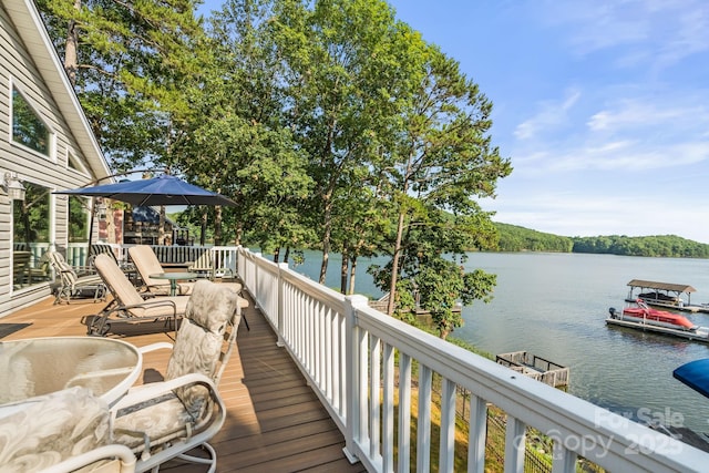 592 Shoreline Rd, New London, NC 28127 - wooden terrace featuring a water view