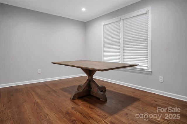 unfurnished dining area with baseboards, wood finished floors, recessed lighting, and crown molding