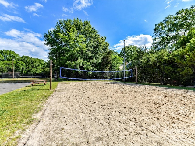2315 Lawton Bluff Rd, Charlotte, NC 28226 - view of community with volleyball court