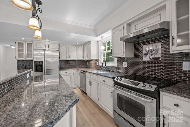 6713 William Harry Ct, Charlotte, NC 28211 - kitchen featuring stainless steel appliances, range hood, ornamental molding, tasteful backsplash, and a sink
