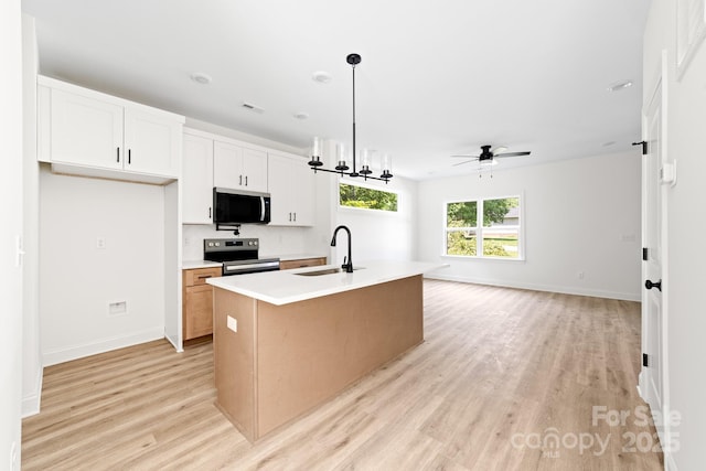 413 Jose St, Shelby, NC 28150 - kitchen featuring stainless steel appliances, a sink, light wood finished floors, baseboards, and light countertops