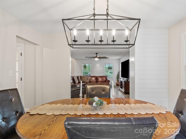 dining area with ceiling fan