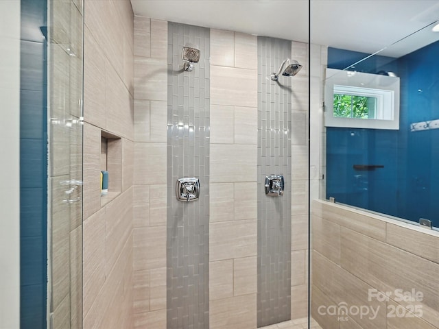 bathroom featuring a tile shower