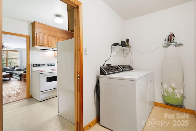 83 Snowy Cove Ln, Black Mountain, NC 28711 - laundry area featuring washing machine and dryer, light floors, and a ceiling fan