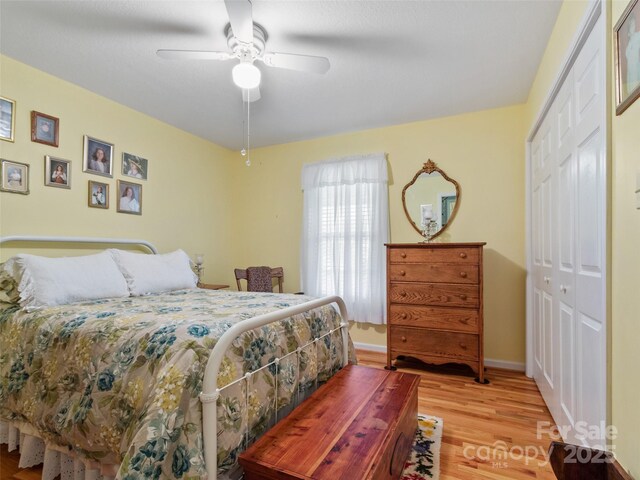 17 Gun Flint Dr, Burnsville, NC 28714 - bedroom with light wood-style flooring, a closet, a ceiling fan, and baseboards