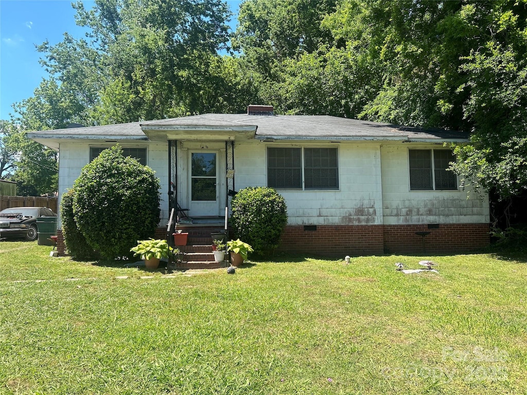 146 Center St, Chester, SC 29706 - view of front of house with a front yard, crawl space, entry steps, and roof with shingles