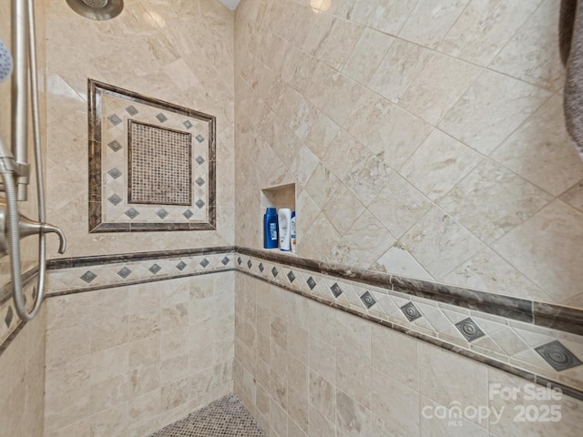 bathroom featuring tiled shower