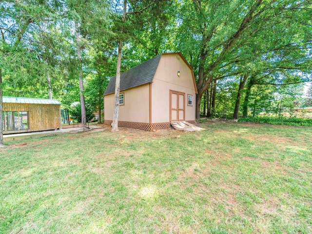 view of yard with an outdoor structure and a storage shed
