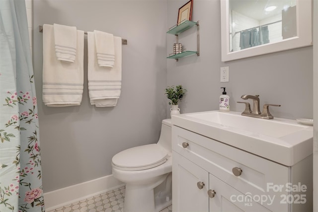 47 Lakeview Rd, Asheville, NC 28804 - full bathroom featuring toilet, baseboards, vanity, and curtained shower