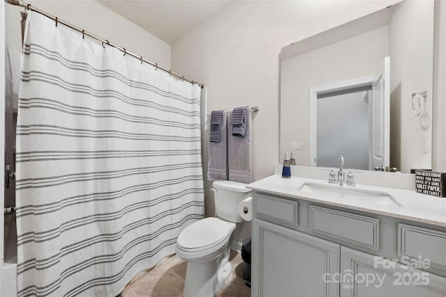 5727 Lavaux Ct, Charlotte, NC 28214 - full bath featuring toilet, vanity, and curtained shower