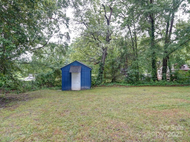 view of grassy yard with a storage shed and an outdoor structure