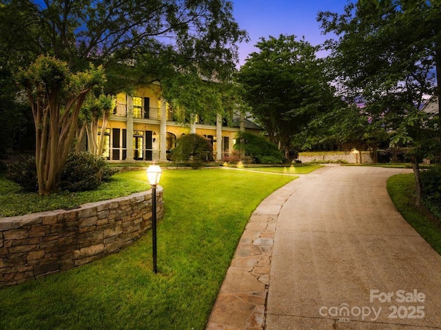4523 Fox Brook Ln, Charlotte, NC 28211 - view of front of home with a front yard