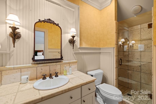 4523 Fox Brook Ln, Charlotte, NC 28211 - full bath featuring a shower stall, toilet, vanity, and wainscoting