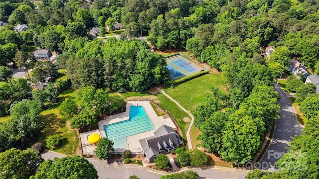 drone / aerial view of a pool area
