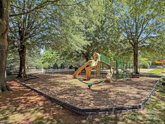 15831 Breton Brook St, Huntersville, NC 28078 - community jungle gym with fence