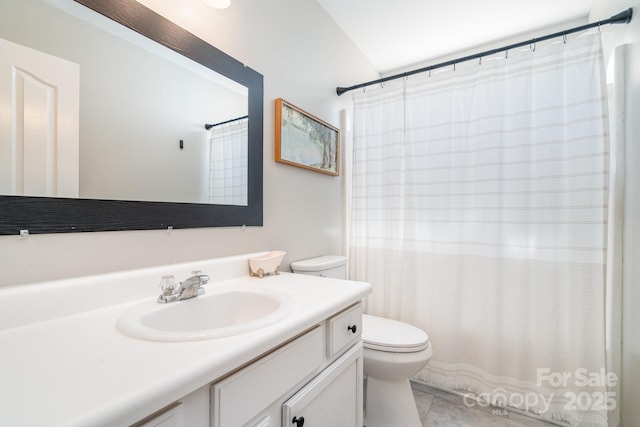 full bathroom with toilet, vanity, and curtained shower