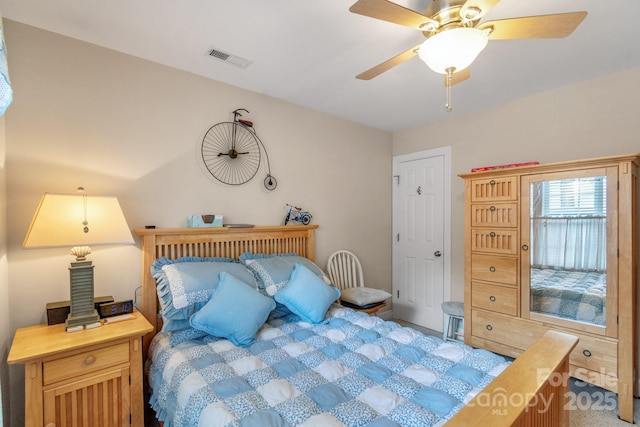 bedroom with ceiling fan