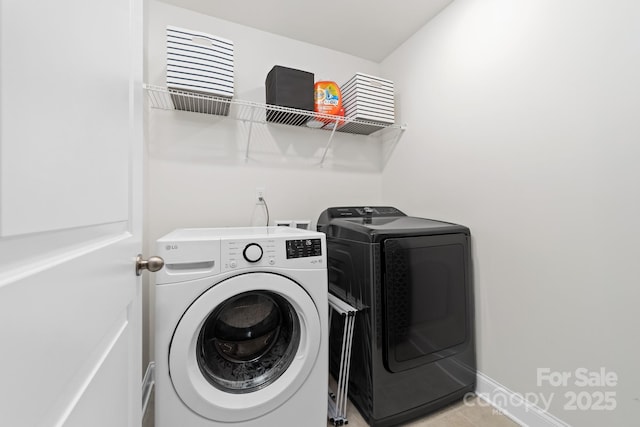 3615 Alamito Ln, Charlotte, NC 28214 - laundry room featuring washing machine and dryer and baseboards