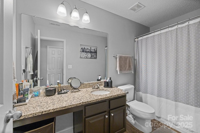 full bath with toilet, vanity, a textured ceiling, and a shower with shower curtain