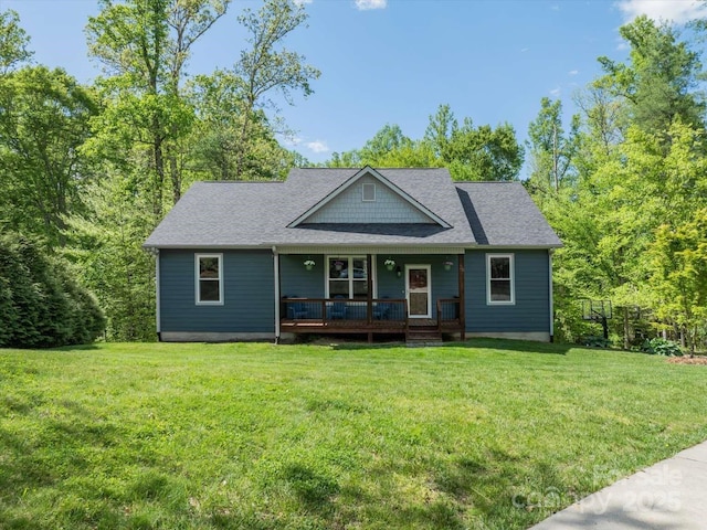 view of front of home featuring covered porch, a front lawn, and a shingled roof