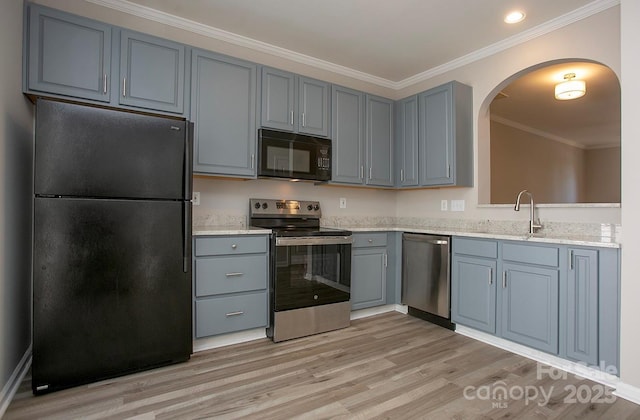 4938 Sunset Ridge Ct, Charlotte, NC 28269 - kitchen with black appliances, gray cabinetry, a sink, arched walkways, and crown molding