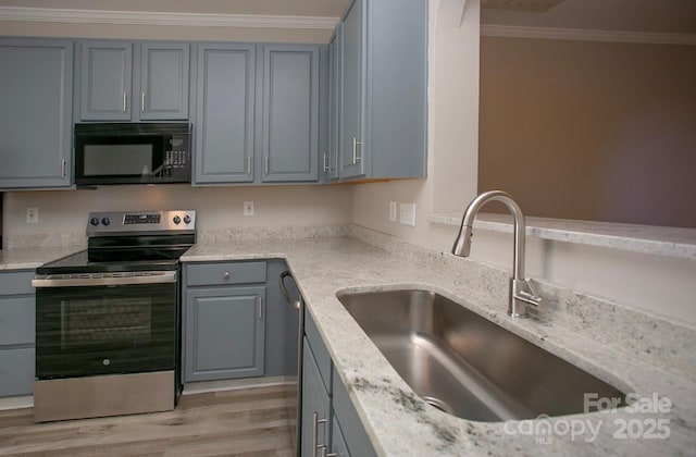 4938 Sunset Ridge Ct, Charlotte, NC 28269 - kitchen with black microwave, electric range, a sink, gray cabinetry, and crown molding