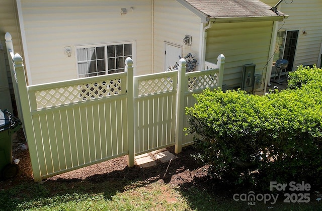 4938 Sunset Ridge Ct, Charlotte, NC 28269 - view of property exterior with fence and a shingled roof