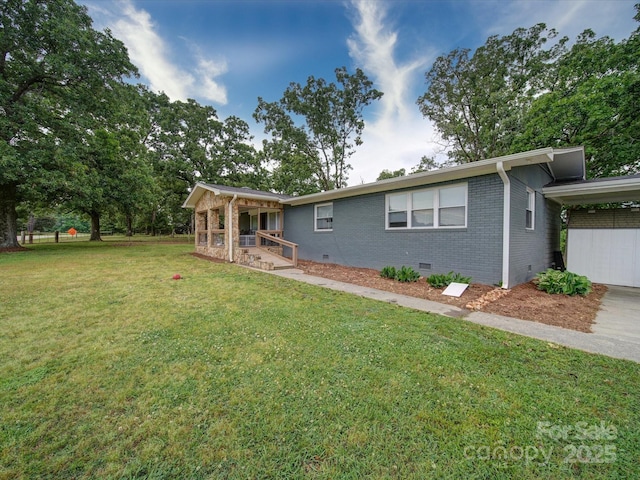 ranch-style house featuring crawl space, brick siding, a front lawn, and driveway