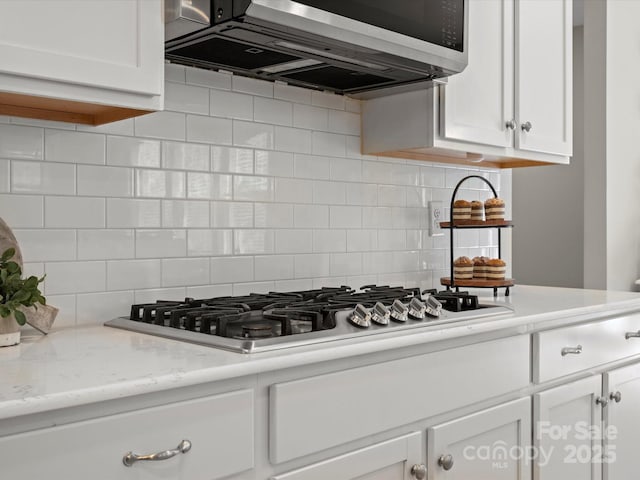 5013 Hamilton Mill Dr, Waxhaw, NC 28173 - kitchen featuring stainless steel appliances, backsplash, white cabinets, and light countertops