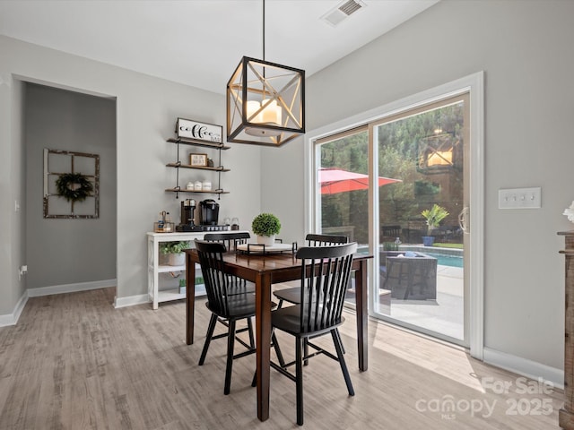5013 Hamilton Mill Dr, Waxhaw, NC 28173 - dining area featuring light wood-style flooring and a chandelier
