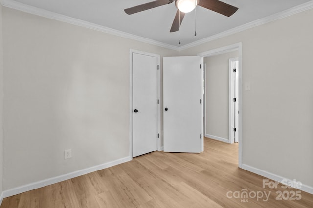 unfurnished bedroom with light wood finished floors, crown molding, baseboards, and ceiling fan