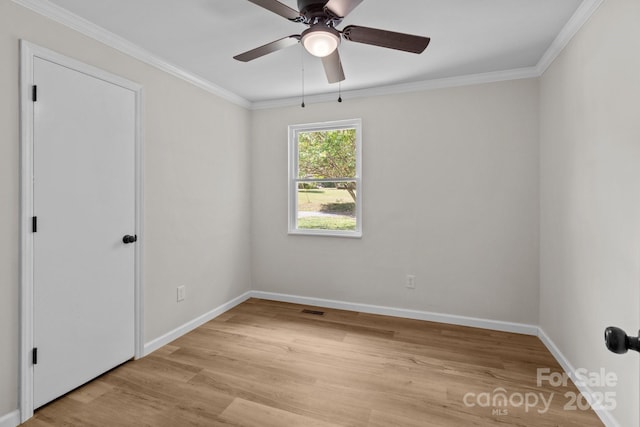 unfurnished bedroom featuring light wood finished floors, baseboards, crown molding, and ceiling fan