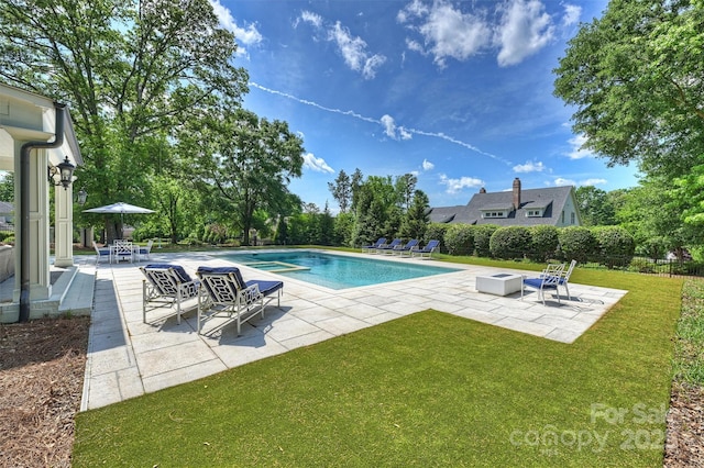 5806 Bentway Dr, Charlotte, NC 28226 - view of swimming pool with a patio and a pool with connected hot tub