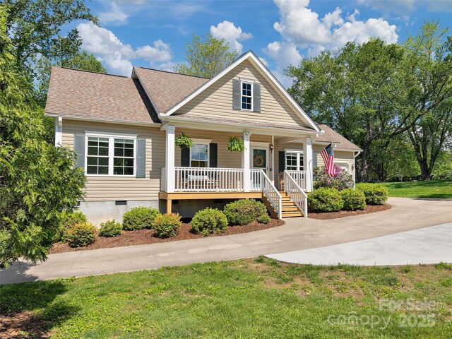 4 Greene Ln, Fletcher, NC 28732 - bungalow-style house featuring covered porch, crawl space, a front lawn, roof with shingles, and driveway