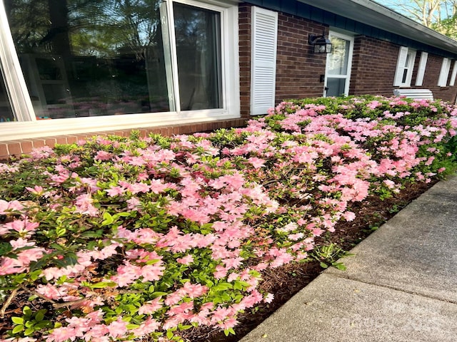 2044 Glenheath Dr, Hendersonville, NC 28791 - exterior view of brick siding