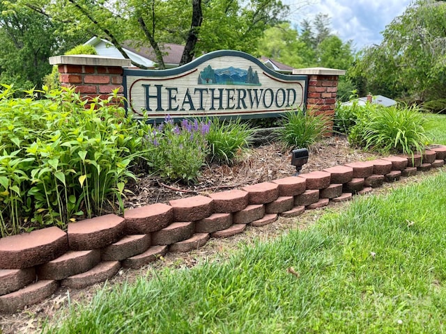 2044 Glenheath Dr, Hendersonville, NC 28791 - view of community sign